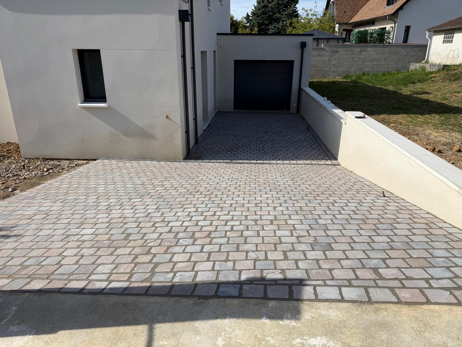 Allée pavée terminée accès garage Orgeval